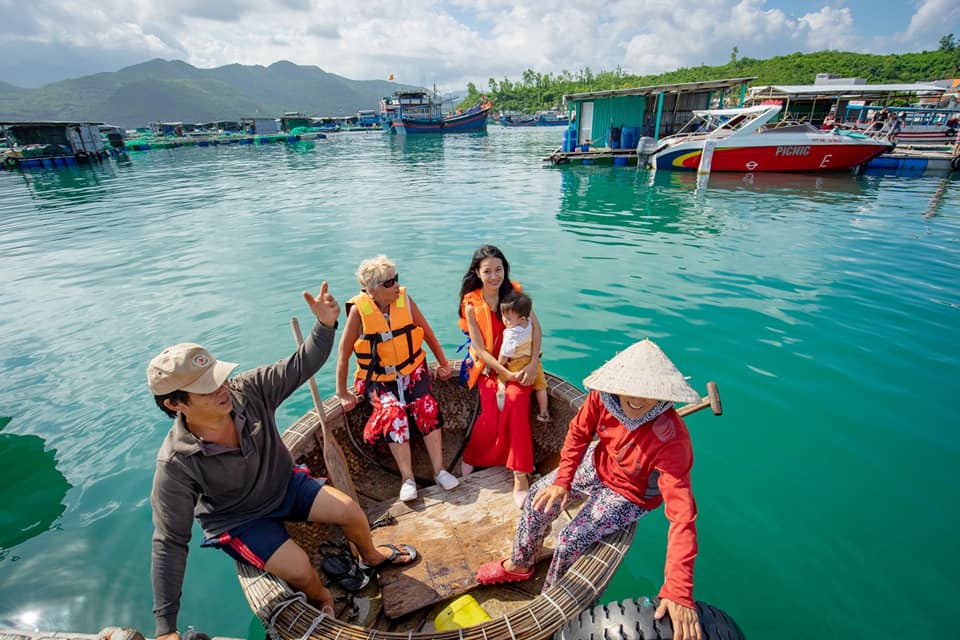 Du thuyền trong ngày Emperor Cruises Nha Trang