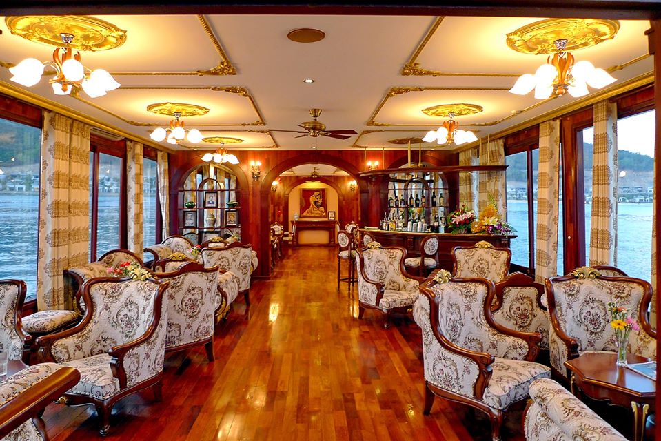 Du thuyền trong ngày Emperor Cruises Nha Trang