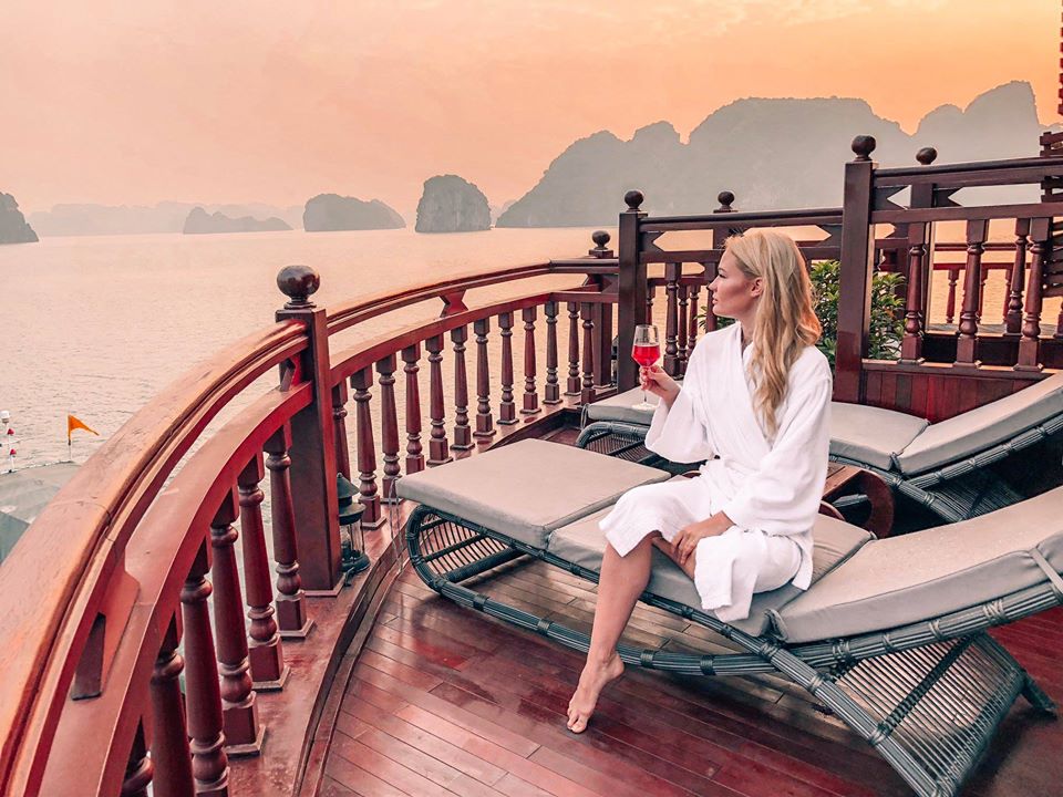 Du thuyền trong ngày Emperor Cruises Nha Trang