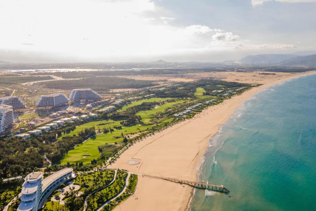 Combo FLC Grand Hotel Quy Nhơn + Vé máy bay khứ hồi Bamboo 3N2Đ