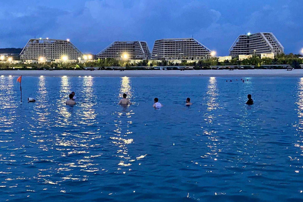 Combo FLC Grand Hotel Quy Nhơn + Vé máy bay khứ hồi Bamboo 3N2Đ