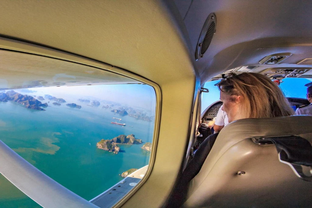 Thủy Phi Cơ ngắm cảnh Vịnh Hạ Long