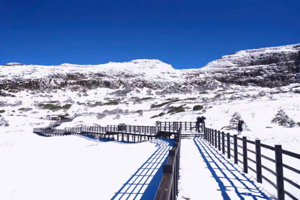 Tour Hà Khẩu - Côn Minh - Núi Tuyết Kiệu Tử Sơn 4 Ngày 4 Đêm