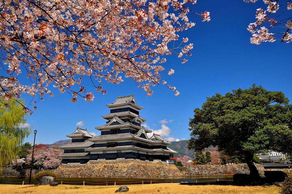 Tour Nhật Bản Cung Đường Làng Cổ Shirakawago Mùa Hoa Anh Đào Từ Sài Gòn