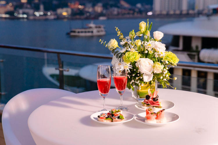 Du thuyền Luna Halong Cruise 5 sao trong ngày đẳng cấp