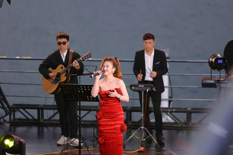 Du thuyền Luna Halong Cruise 5 sao trong ngày đẳng cấp