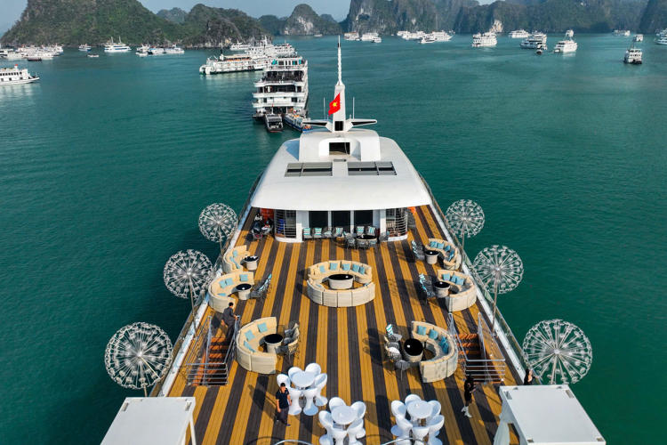 Du thuyền Luna Halong Cruise 5 sao trong ngày đẳng cấp