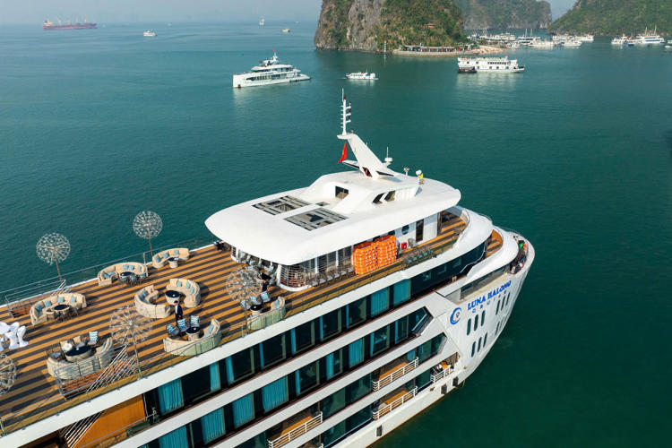 Du thuyền Luna Halong Cruise 5 sao trong ngày đẳng cấp
