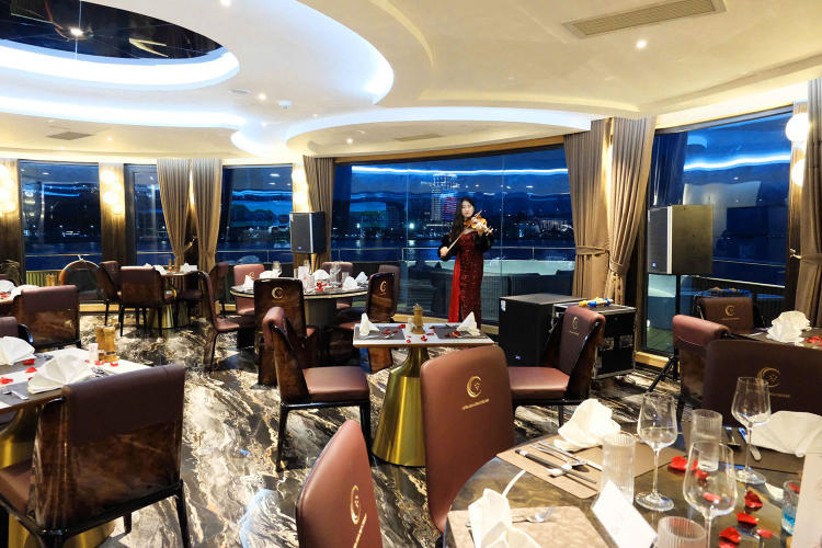 Du thuyền Luna Halong Cruise 5 sao trong ngày đẳng cấp