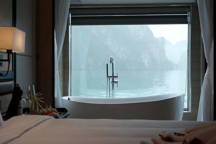 Du thuyền Luna Halong Cruise 5 sao trong ngày đẳng cấp