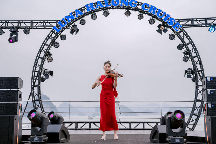 Du thuyền Luna Halong Cruise 5 sao trong ngày đẳng cấp