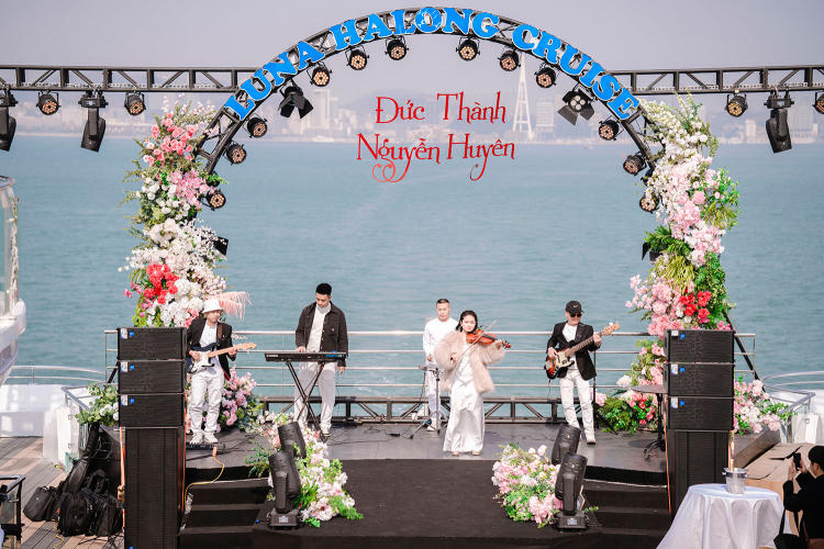 Du thuyền Luna Halong Cruise 5 sao trong ngày đẳng cấp