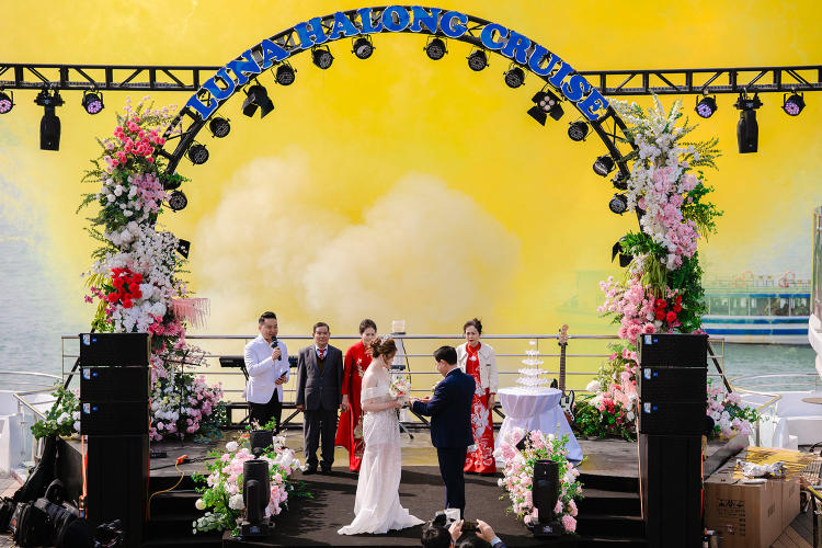 Du thuyền Luna Halong Cruise 5 sao trong ngày đẳng cấp