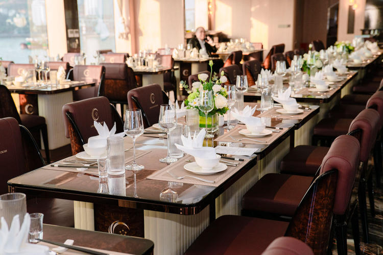 Du thuyền Luna Halong Cruise 5 sao trong ngày đẳng cấp