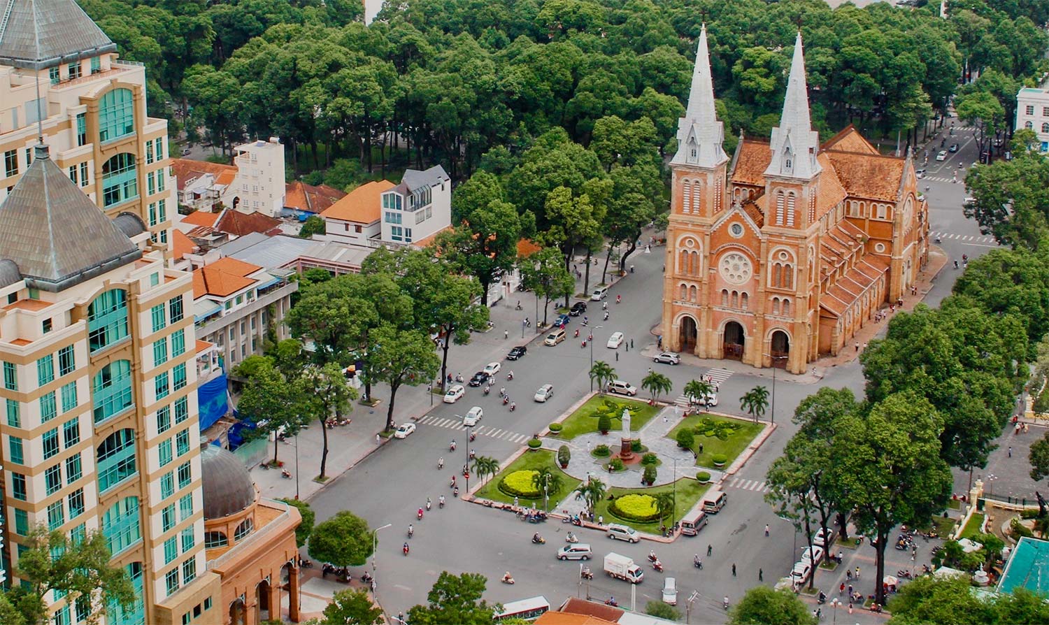 Tour Xuyên Việt Từ Sài Gòn 15 Ngày 14 Đêm