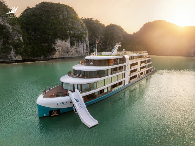 Du thuyền Lyra Grandeur Cruise 2 ngày 1 đêm vịnh Lan Hạ