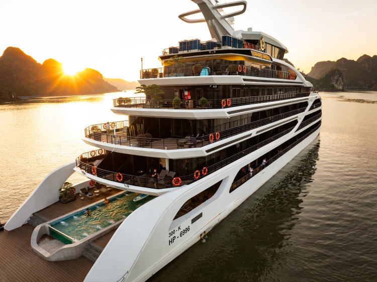 Du thuyền Diana Cruises 6 sao Lan Hạ 2 ngày 1 đêm