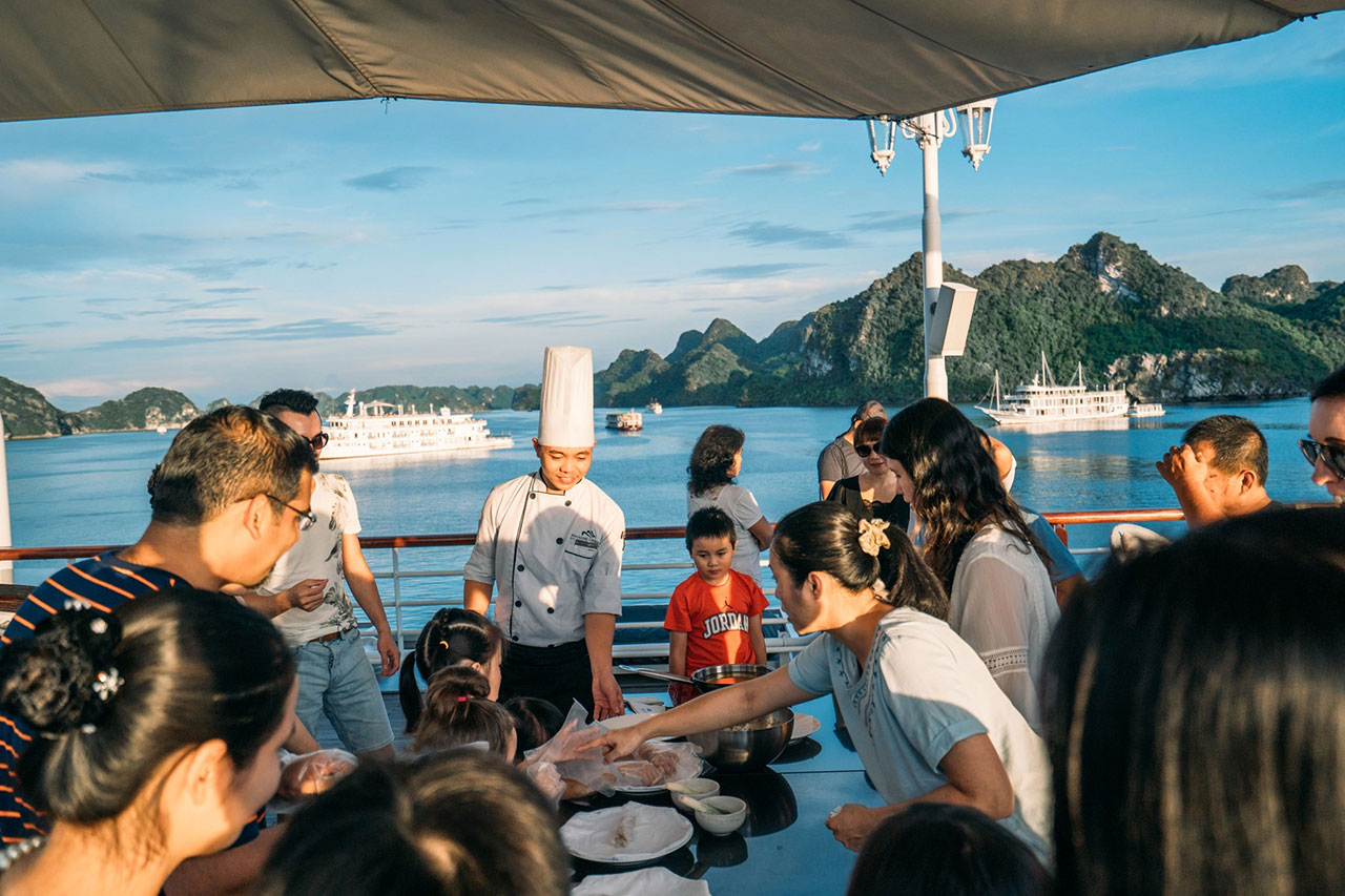 Du thuyền Paradise Elegance Cruise 2 ngày 1 đêm