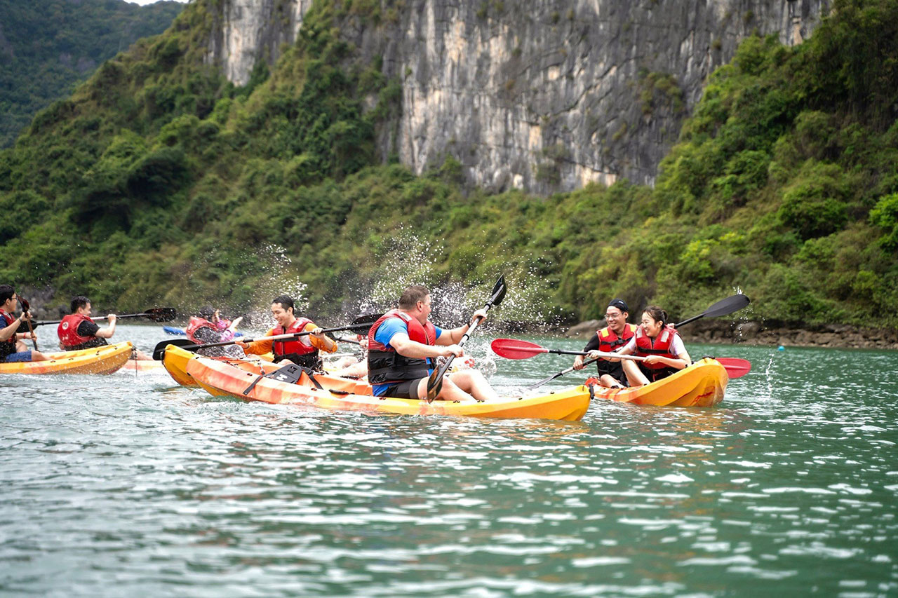 Du thuyền Paradise Elegance Cruise 2 ngày 1 đêm