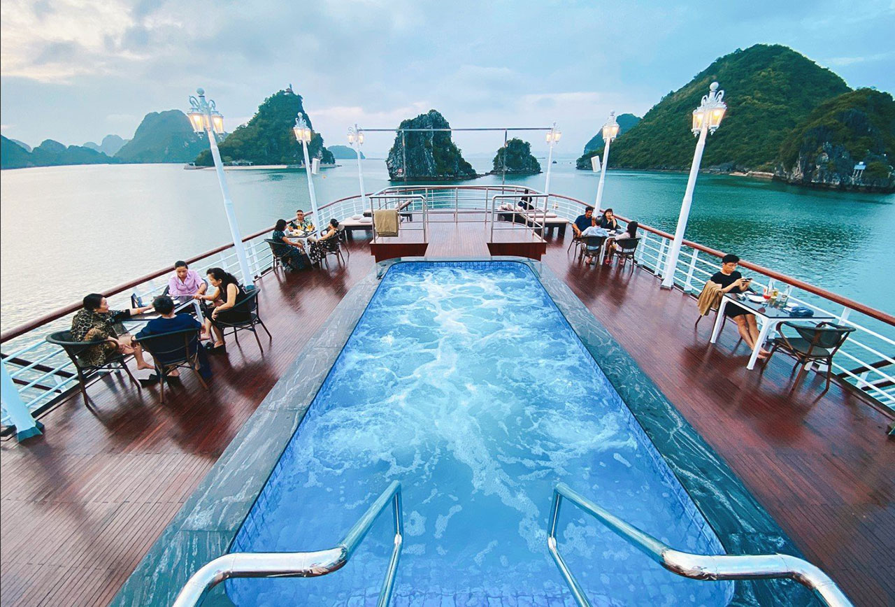 Du thuyền Paradise Elegance Cruise 2 ngày 1 đêm