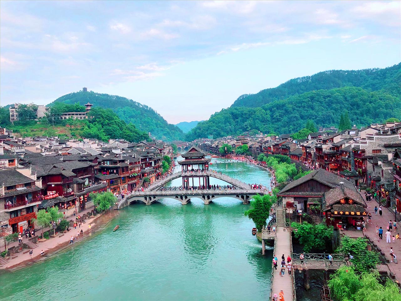 Tour Trung Quốc: Trương Gia Giới - Phượng Hoàng Cổ Trấn 6 ngày 5 đêm