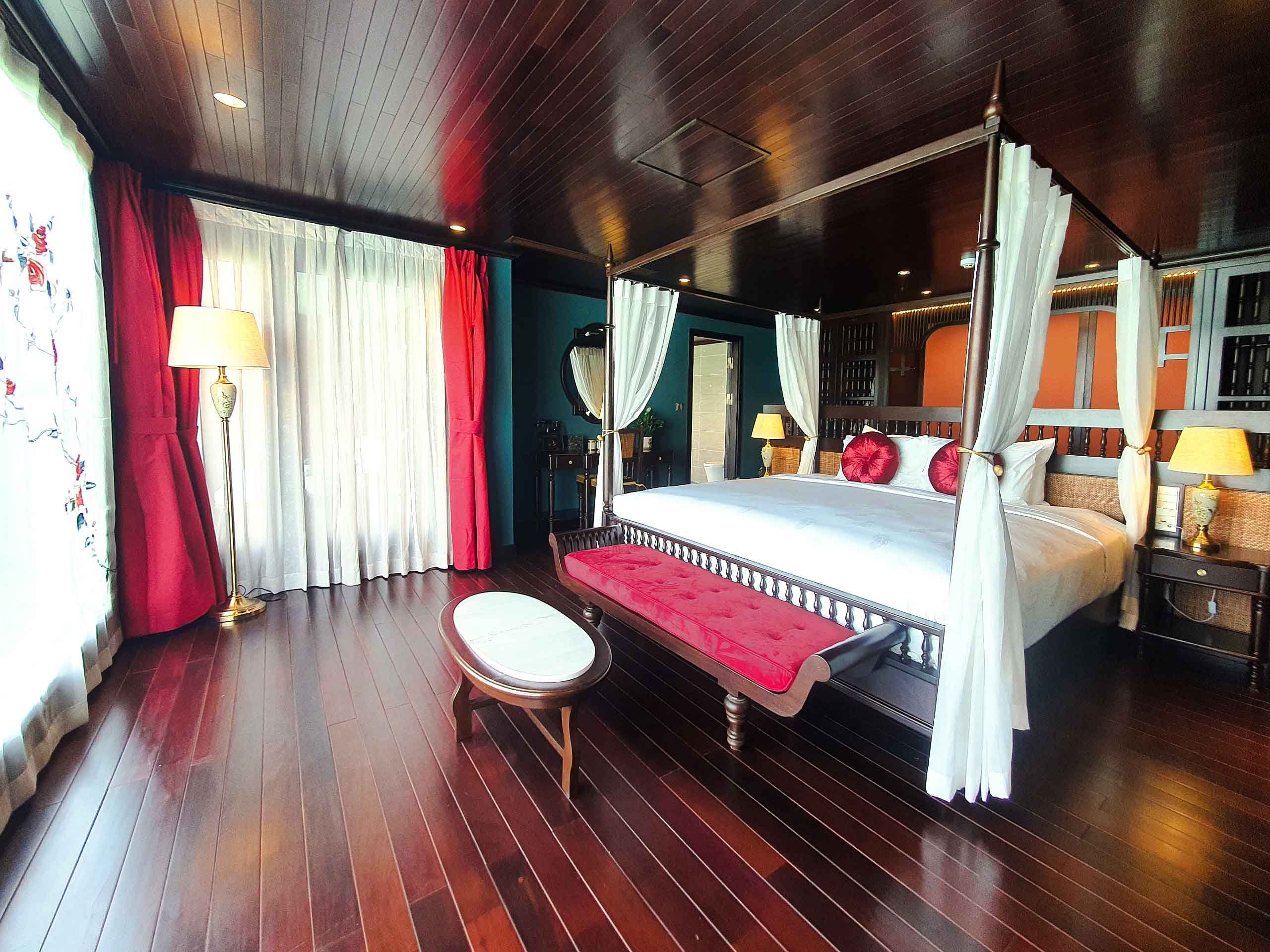 Du thuyền Indochine Premium Ha Long Bay 2 ngày 1 đêm