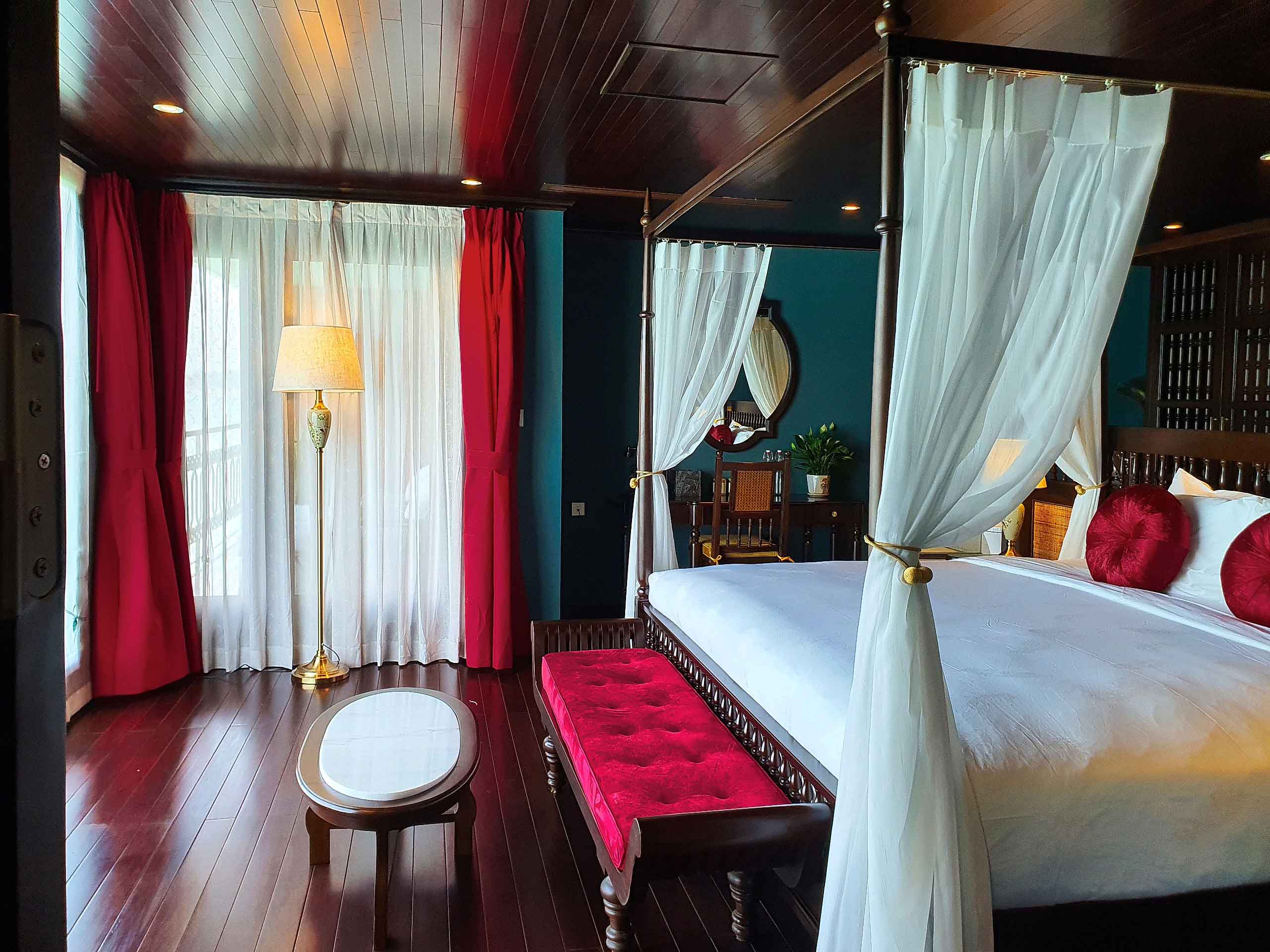 Du thuyền Indochine Premium Ha Long Bay 2 ngày 1 đêm