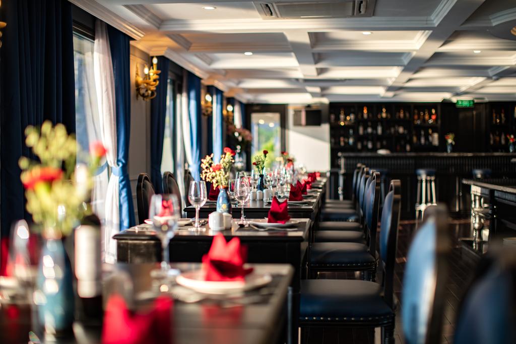 Du thuyền Rosy Cruise 2 Ngày 1 Đêm