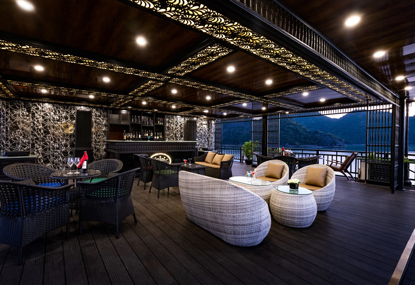 Du thuyền 5 sao Lan Hạ Rita Cruise 2 ngày 1 đêm