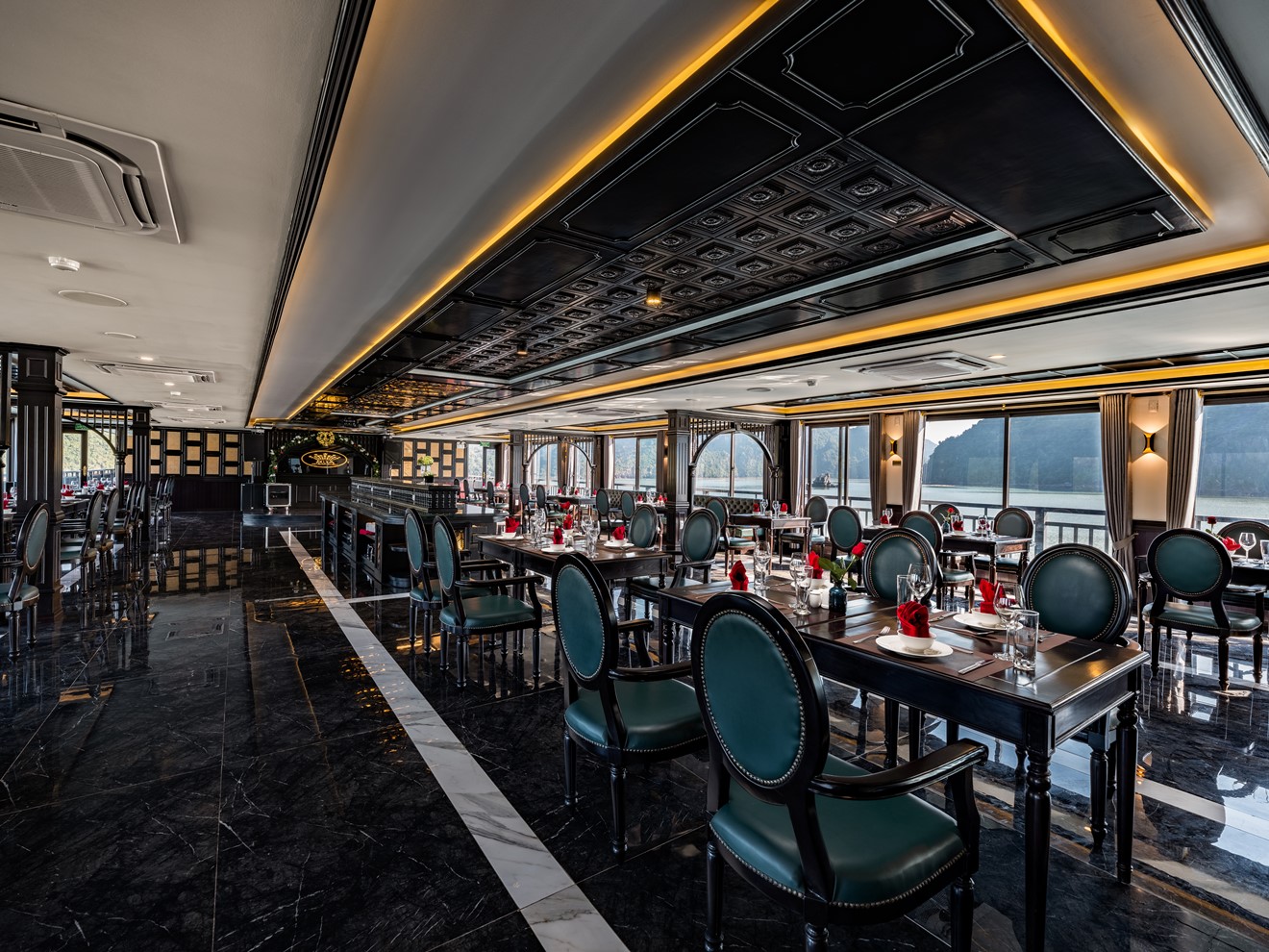 Du thuyền 5 sao Lan Hạ Rita Cruise 2 ngày 1 đêm