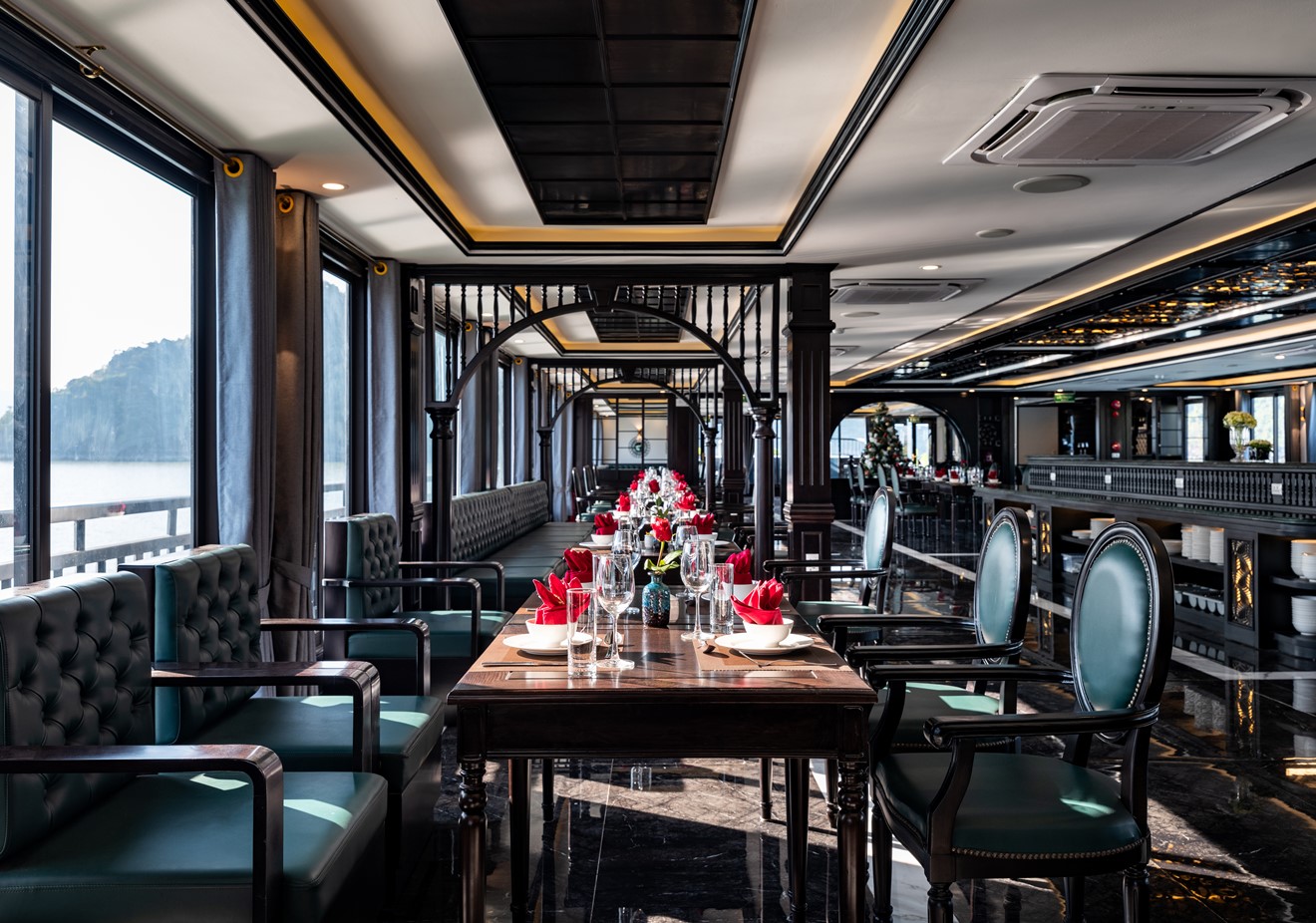 Du thuyền 5 sao Lan Hạ Rita Cruise 2 ngày 1 đêm