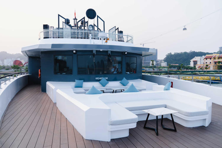 Du thuyền trong ngày Saquila Yacht Hạ Long