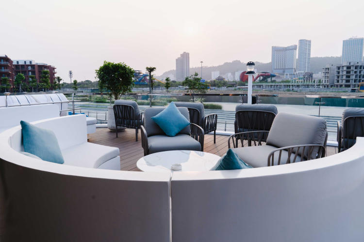 Du thuyền trong ngày Saquila Yacht Hạ Long