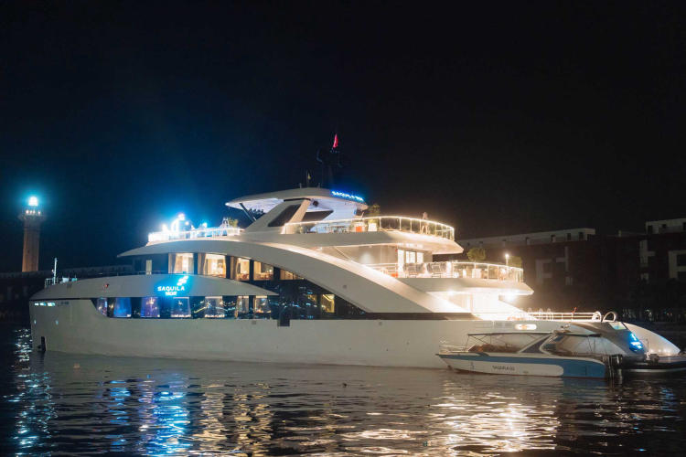 Du thuyền trong ngày Saquila Yacht Hạ Long