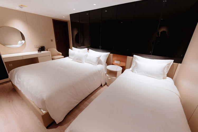 Du thuyền trong ngày Saquila Yacht Hạ Long