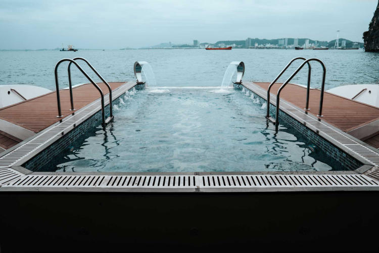 Du thuyền trong ngày Saquila Yacht Hạ Long