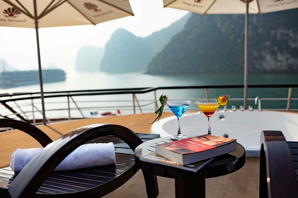 Du thuyền Scarlet Pearl Cruise  2 ngày 1 đêm