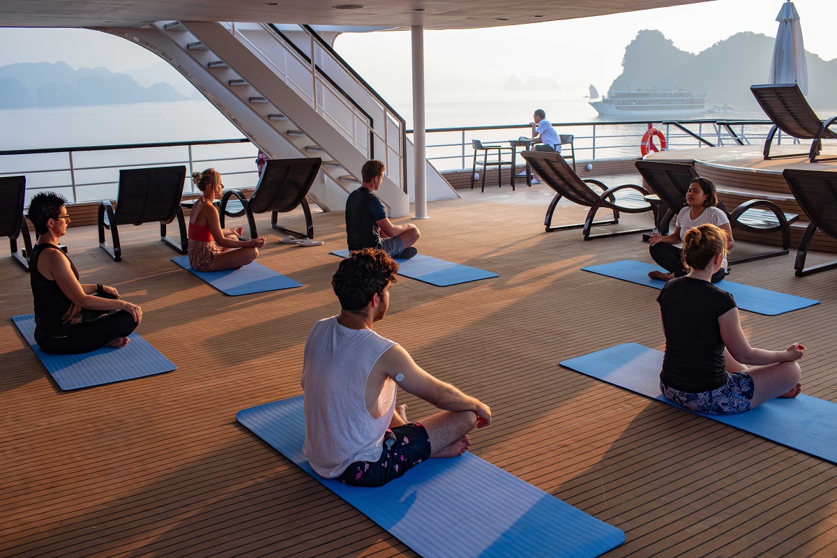 Du thuyền Scarlet Pearl Cruise  2 ngày 1 đêm