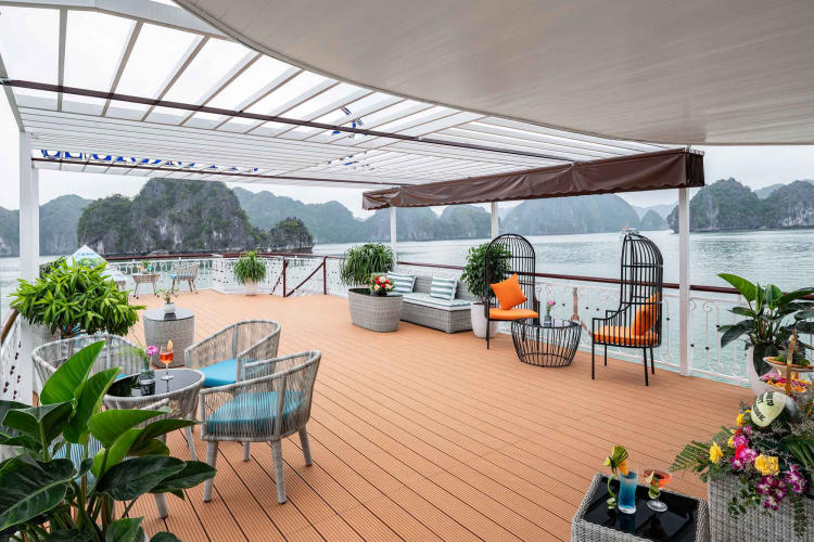 Du thuyền ngày Serenity Lan Hạ 5 sao