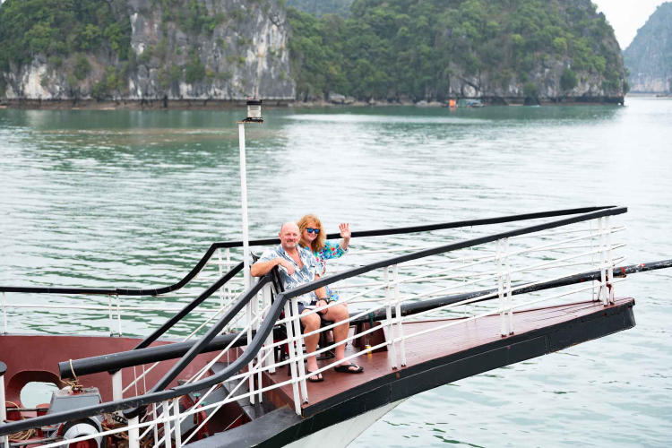 Du thuyền ngày Serenity Lan Hạ 5 sao