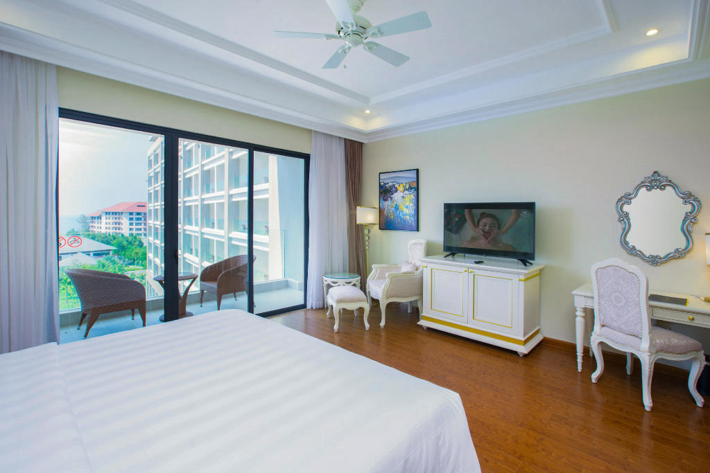 Combo 3N2Đ Vé Máy Bay + Vinpearl VinOasis Phú Quốc