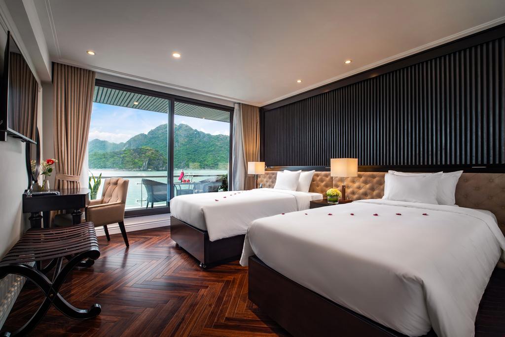 Du thuyền Stellar of the Sea Cruise 2 Ngày 1 Đêm