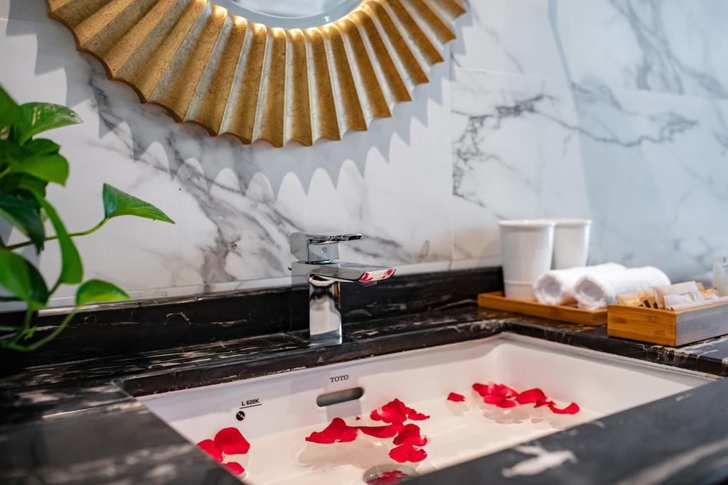 Du thuyền Stellar of the Sea Cruise 2 Ngày 1 Đêm