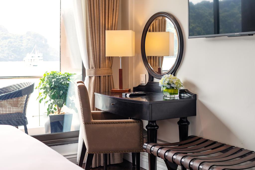 Du thuyền Stellar of the Sea Cruise 2 Ngày 1 Đêm