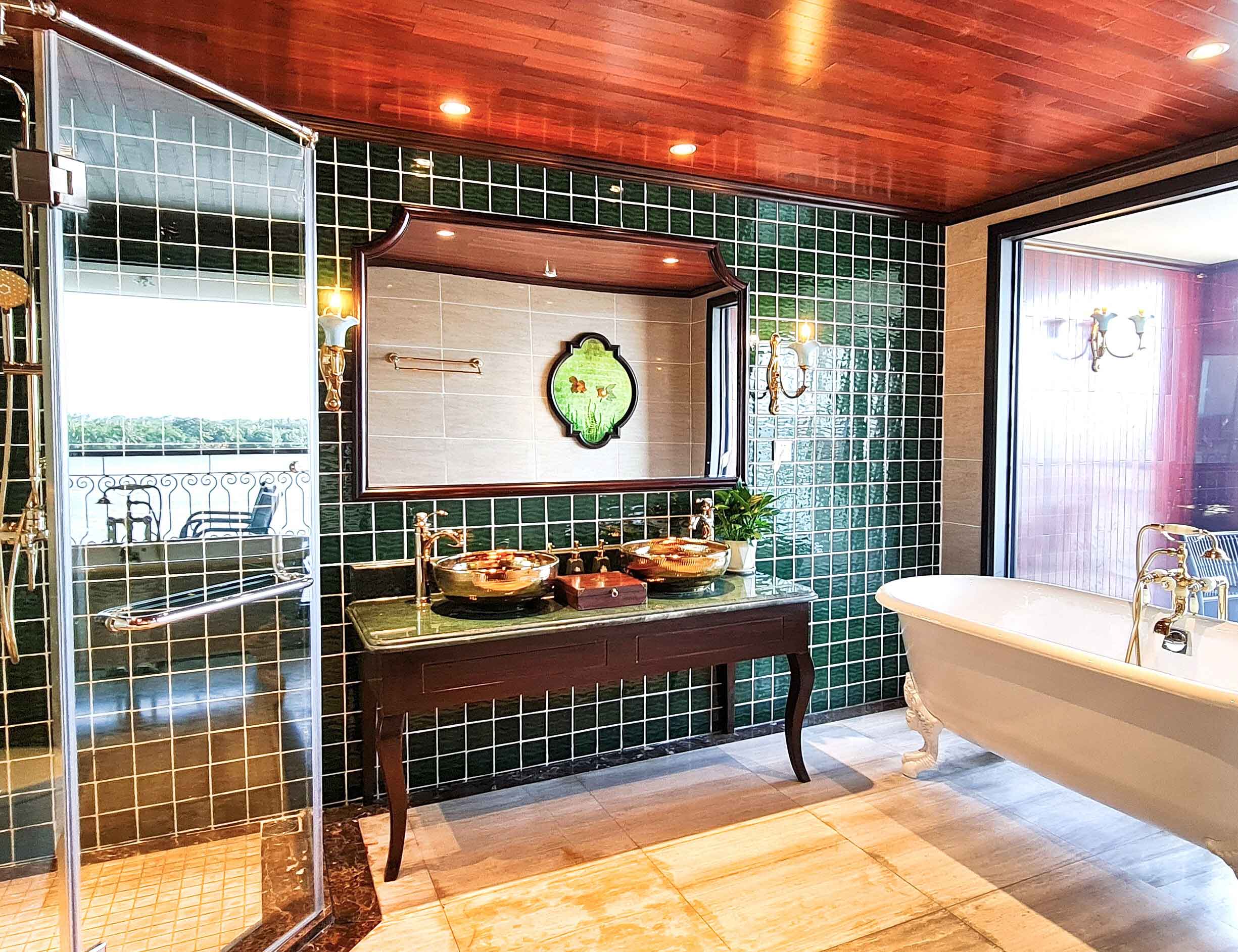 Du thuyền Indochine Premium Ha Long Bay 2 ngày 1 đêm