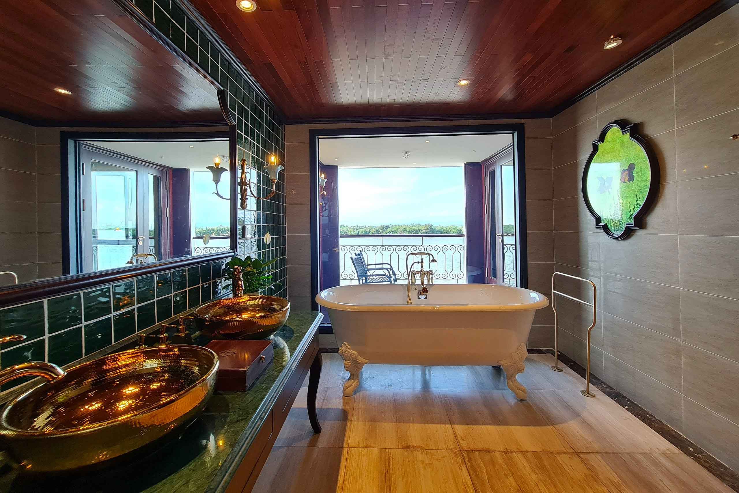 Du thuyền Indochine Premium Ha Long Bay 2 ngày 1 đêm