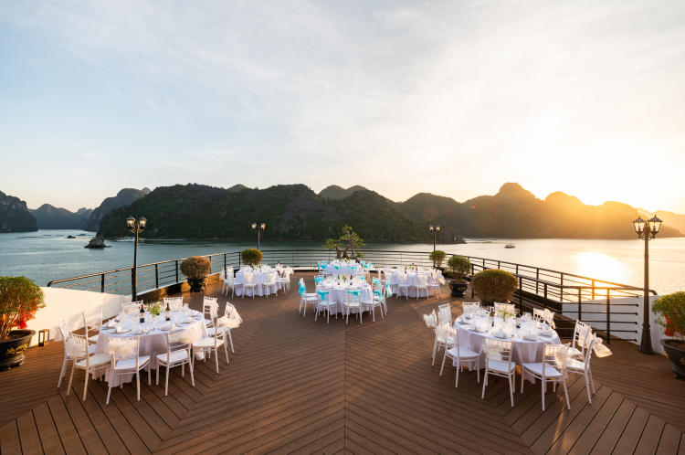 Du thuyền Diana Cruises 6 sao Lan Hạ 2 ngày 1 đêm