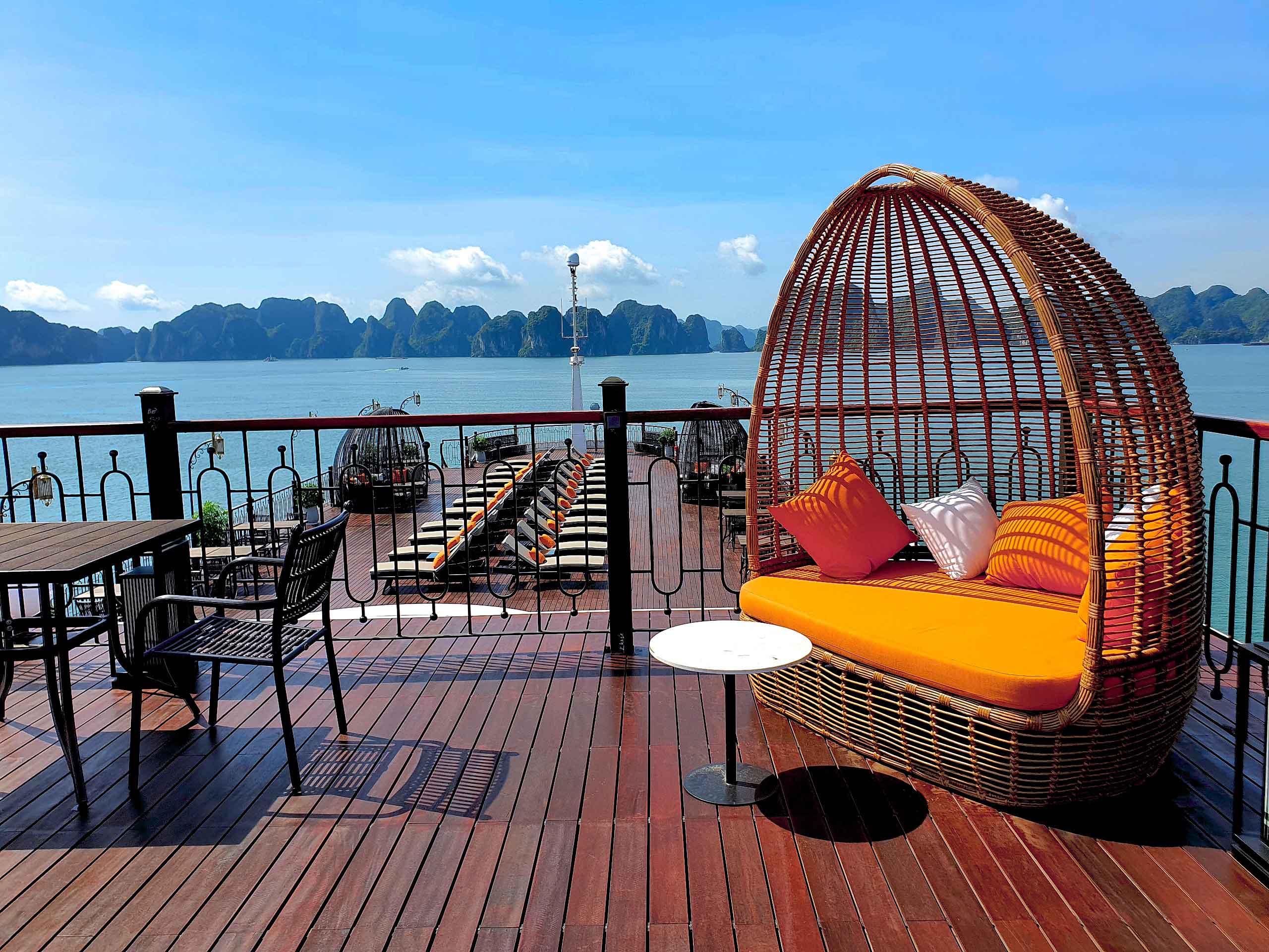 Du thuyền Indochine Premium Ha Long Bay 2 ngày 1 đêm