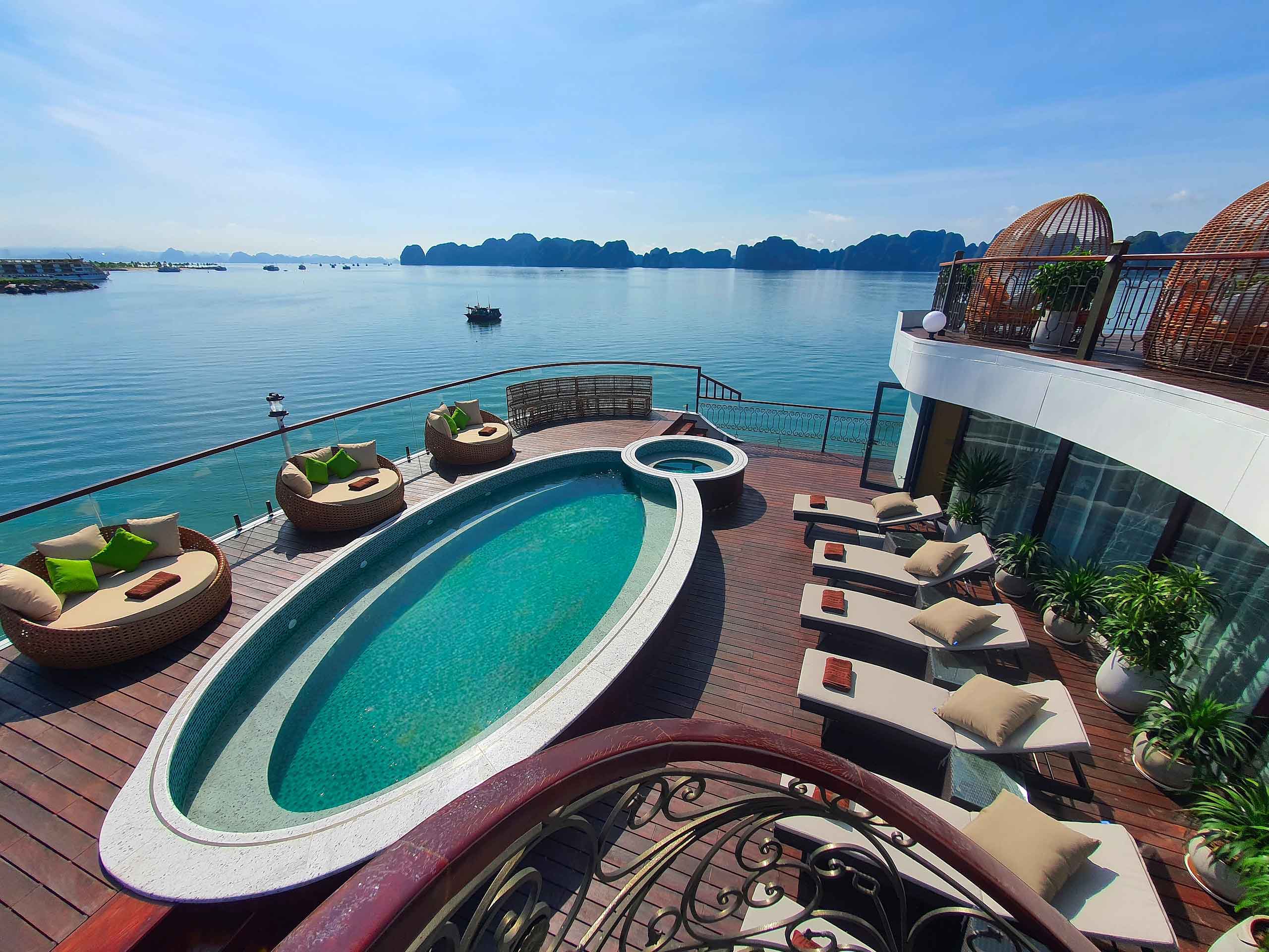 Du thuyền Indochine Premium Ha Long Bay 2 ngày 1 đêm
