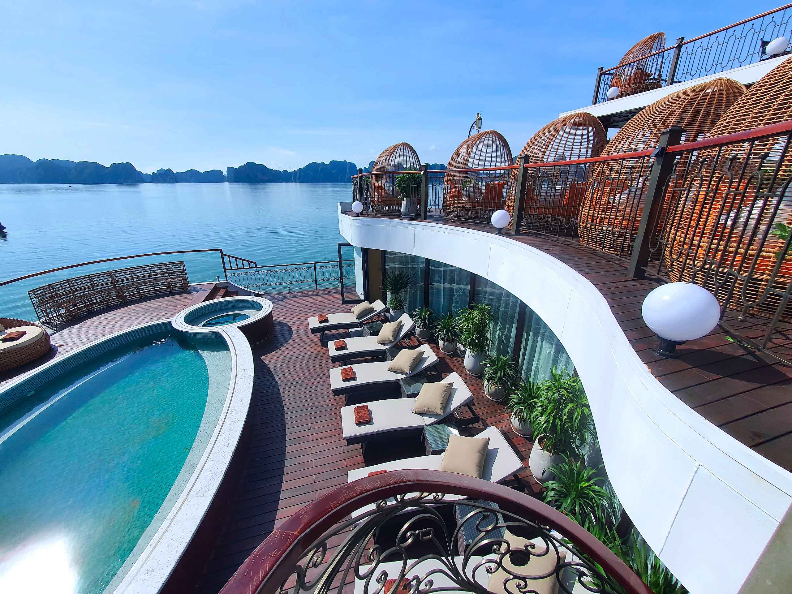 Du thuyền Indochine Premium Ha Long Bay 2 ngày 1 đêm
